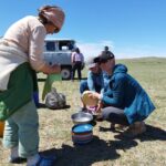 Eléonore de Lardemelle Restons Chelous Soin Energétique Chant Vibratoire Mongolie Bivouac Séjour Initiatique